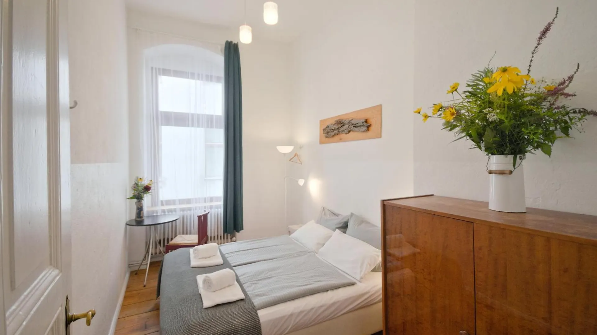 kontakty Courtyard Apartment